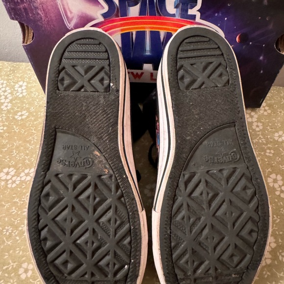 Converses - Picture 3 of 5